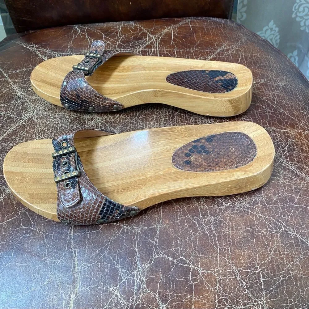 UNISA brown snakeskin & diamonds wood  sandals 10